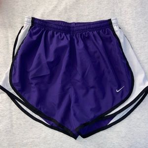 NIKE women’s tempo shorts